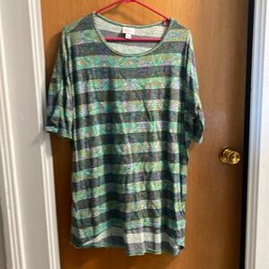 LuLaRoe Green and Gray Short Sleeve Tee